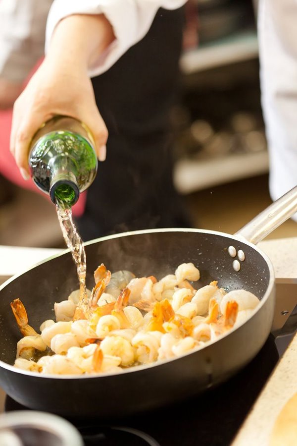 RƯỢU VANG KHÔNG CHỈ ĐỂ UỐNG…