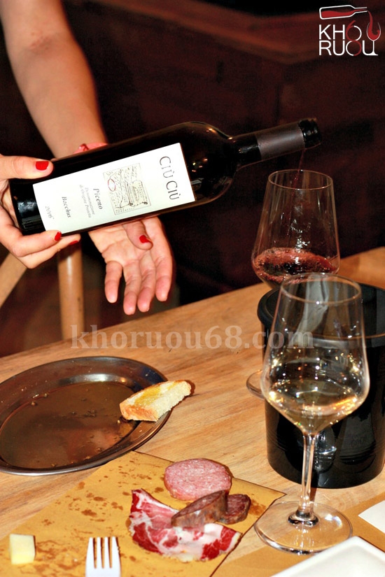 ciu-ciu-bacchus-piceno-dop ruou-vang-do-ciu-ciu-piceno