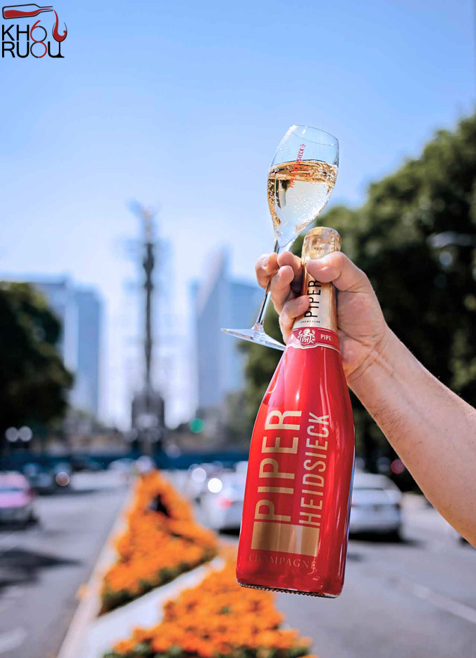 Rượu Champagne Piper Heidsieck Brut in Lifestyle Jacket