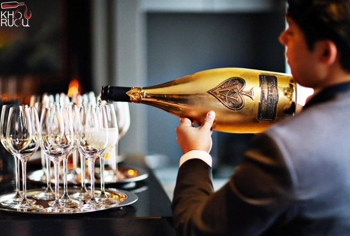 Rượu Champagne Armand De Brignac Gold