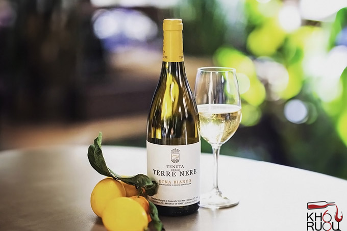 Rượu vang Ý Terre Nere Etna Bianco