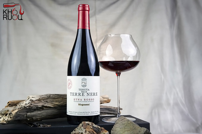 Rượu vang Ý Terre Nere Etna Rosso Moganazzi 2019