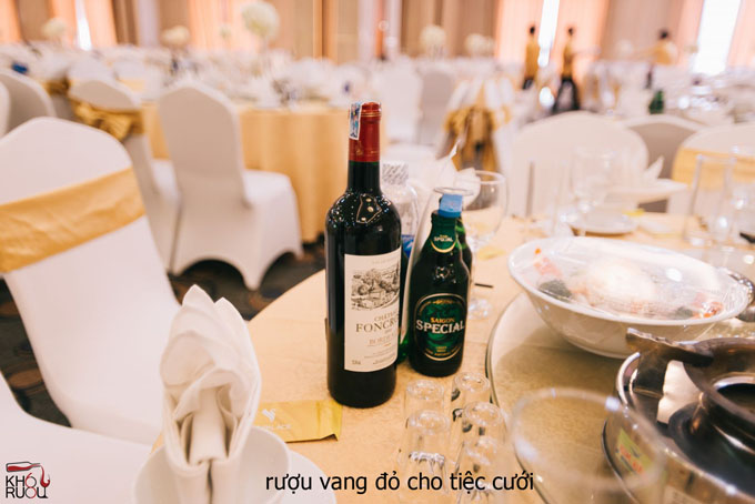 Cách Chọn Rượu Vang Đỏ Cho Tiệc Cưới