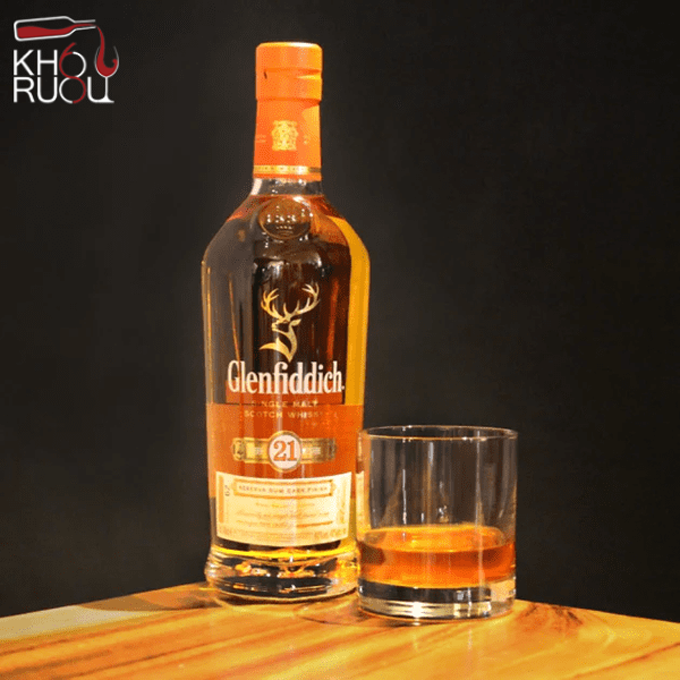 Top rượu Whisky tốt nhất thế giới năm nay Glenfiddich 21 Year Old Reserva Rum Cask Finish