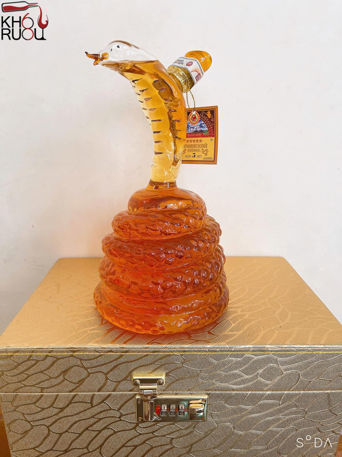 Rượu Linh Vật Rắn Cognac Nga 2025 Rượu Linh Vật Rắn 2025