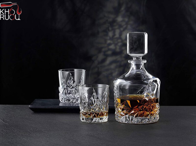 ly uống rượu Whisky