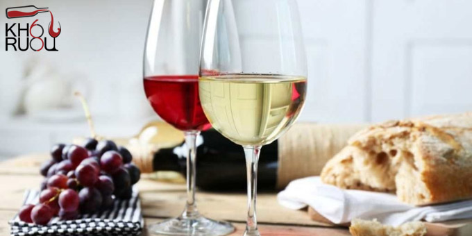 So sánh chi tiết giữa rượu vang đỏ và rượu vang trắng