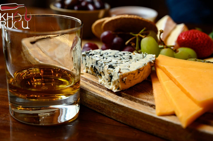 blue cheeses pair with smoky whisky