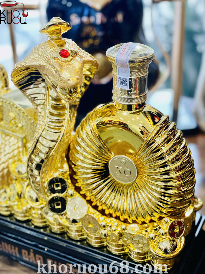 Rượu Linh Vật Rắn 2025 Linh Bảo Chiêu Tài Full Gold