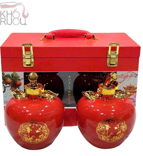 Cặp Rượu Whisky Hình Trái Táo Đỏ Nhật Bản Trưng Tết 2025 Cặp Rượu Whisky Hình Trái Táo Đỏ Nhật Bản Trưng Tết 2025