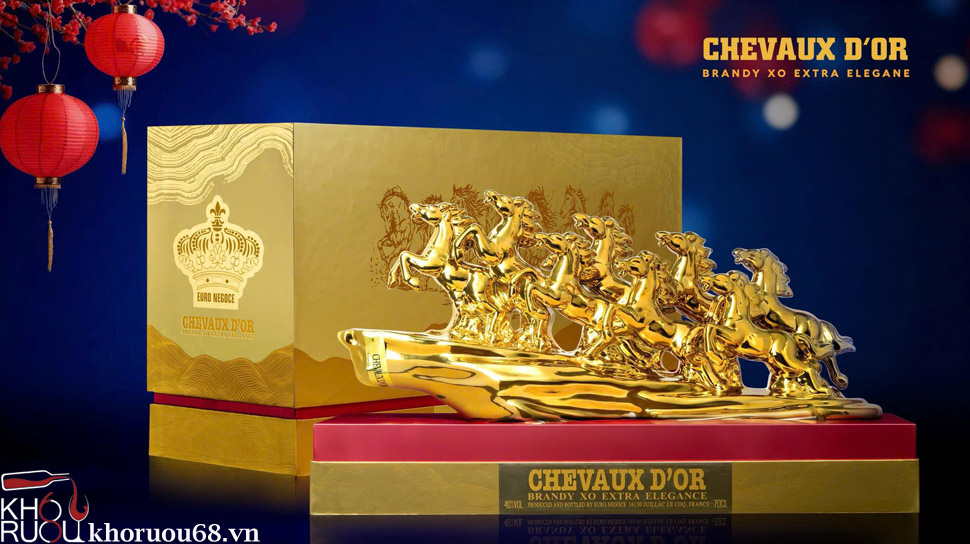 BÍNH NGỌ CHEVAUX D’OR XO EXTRA ELEGANCE Chi tiết thiết kế mạ vàng tinh xảo của chai rượu